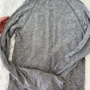 Lululemon Athletica Heather Gray Long Sleeve Top